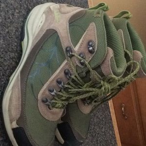 WOMANS L.L.BEAN HIKING BOOTS
